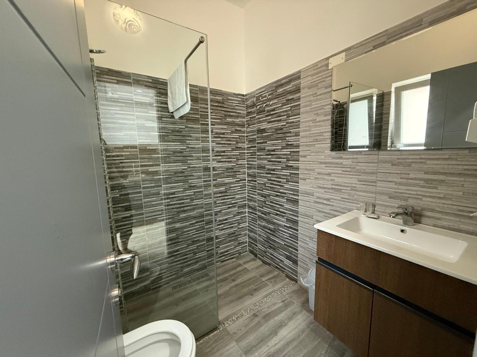Shëngjin Hotel Leodori 1 מראה חיצוני תמונה